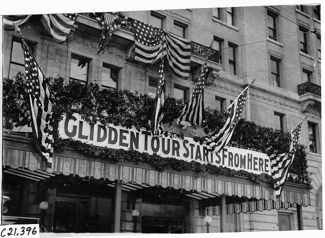Start of the 1909 Glidden Tour, Detroit, Mich.