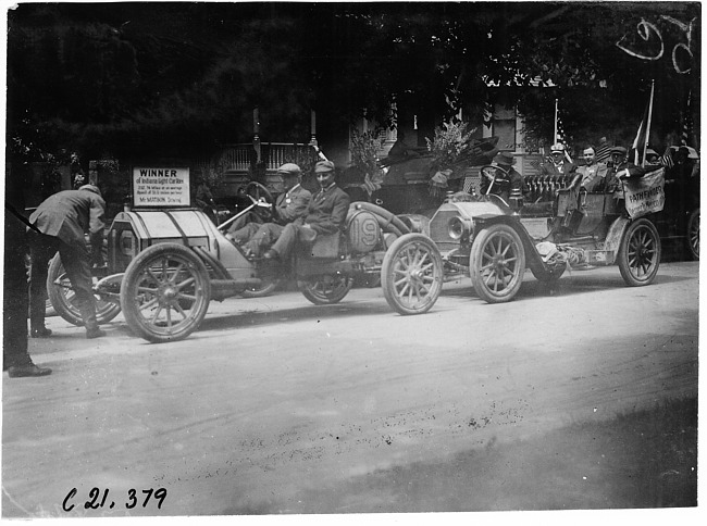 Two participating cars ready for the start of the 1909 Glidden Tour automobile parade in Detroit