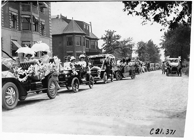 Fair Beauty decorated division of the 1909 Glidden Tour automobile parade, Detroit, Mich.