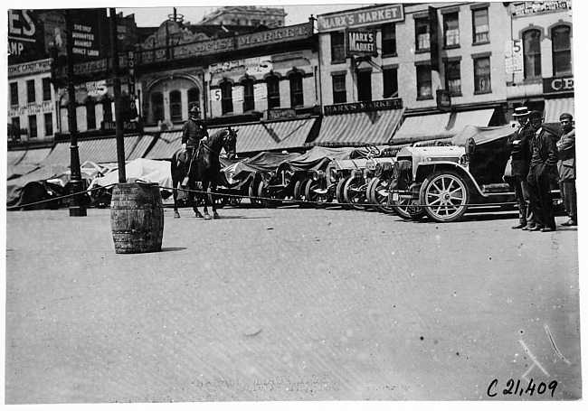 Participating cars in 1909 Glidden Tour automobile parade, Detroit, Mich.