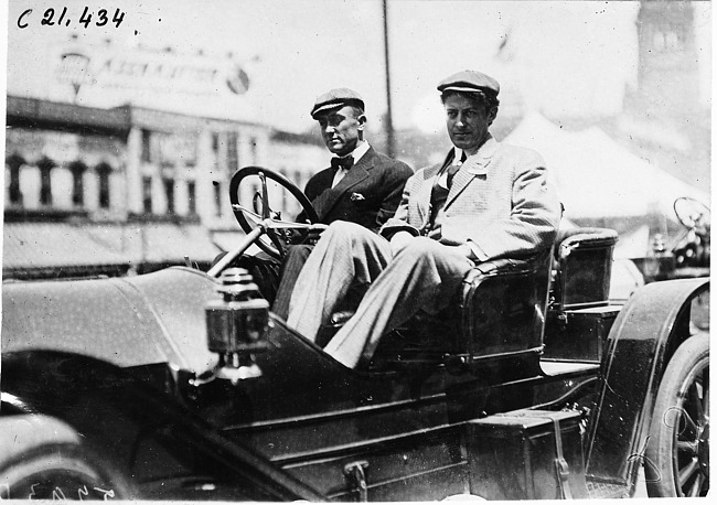 Participating driver in 1909 Glidden Tour automobile parade, Detroit, Mich.