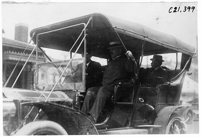 Participating driver in 1909 Glidden Tour automobile parade, Detroit, Mich.