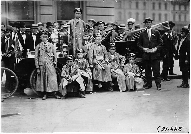 Yellow Kids' in the 1909 Glidden Tour automobile parade, Detroit, Mich.