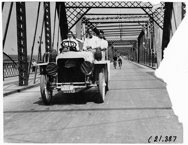 White Steamer car, 1909 Glidden Tour automobile parade, Detroit, Mich.