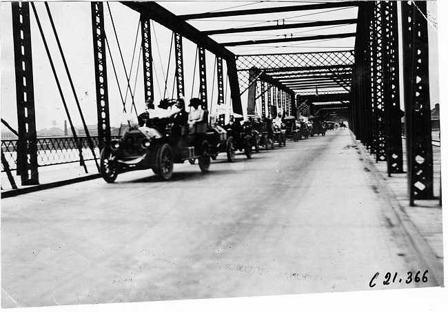 Chalmers cars in 1909 Glidden Tour automobile parade, Detroit, Mich.