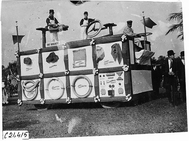 Morgan & Wright float, 1909 Glidden Tour automobile parade, Detroit, Mich.