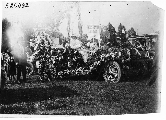 Cadillac car, 1909 Glidden Tour automobile parade, Detroit, Mich.