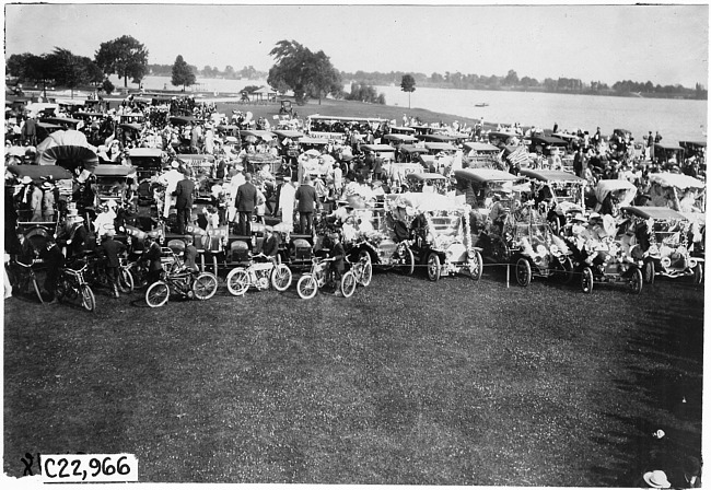 Parade cars, 1909 Glidden Tour automobile parade, Detroit, Mich.