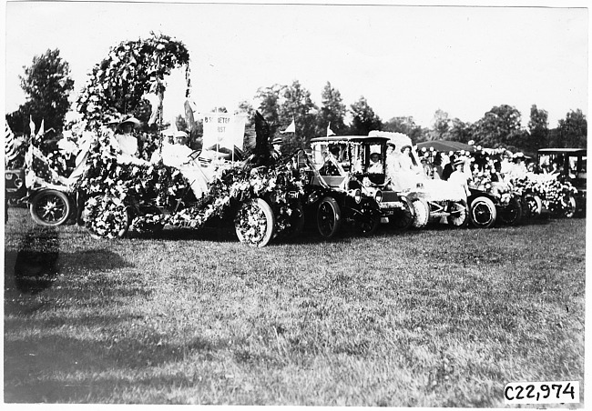 Decorated cars, 1909 Glidden Tour automobile parade, Detroit, Mich.