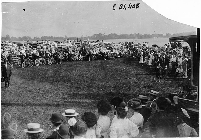 Line up of the cars on Belle Isle, Detroit, in the automobile parade for 1909 Glidden Tour