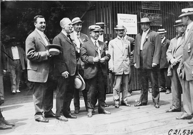 Waiting at the dock for the Glidden Tour excursion, 1909, Detroit, Mich.