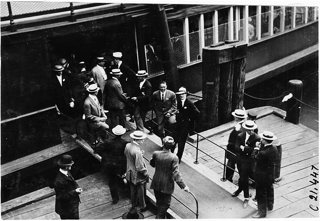 Waiting at the dock for the Glidden Tour excursion, 1909, Detroit, Mich.