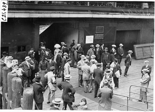 Waiting at the dock for the Glidden Tour excursion, 1909, Detroit, Mich.