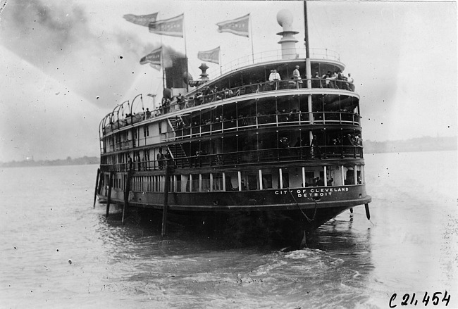 City of Cleveland with Glidden Tour participants, 1909 Glidden Tour, Detroit, Mich.