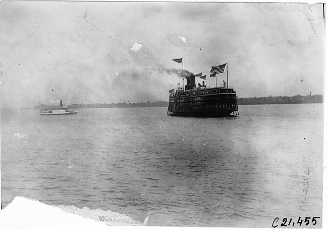 City of Cleveland with Glidden Tour participants, 1909 Glidden Tour, Detroit, Mich.