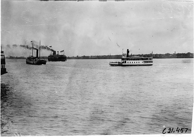 City of Cleveland with Glidden Tour participants, 1909 Glidden Tour, Detroit, Mich.