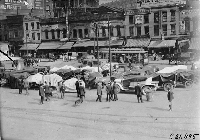 Glidden cars camped in Detroit before start of 1909 Glidden Tour, Detroit, Mich.