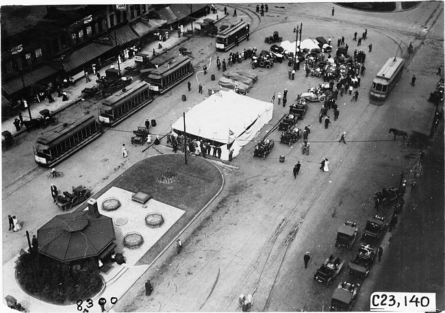 Glidden cars camped in Detroit, 1909 Glidden Tour, Detroit, Mich.