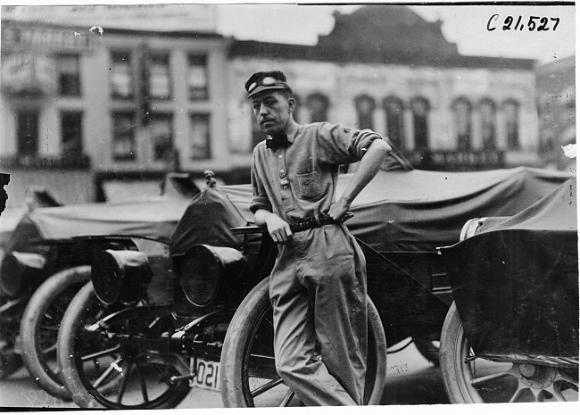 Man leaning against car, 1909 Glidden Tour, Detroit, Mich.