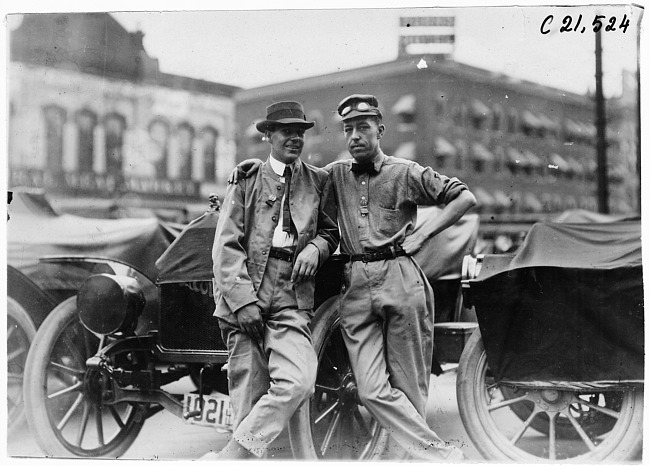 Two men waiting for start of 1909 Glidden Tour, Detroit, Mich.