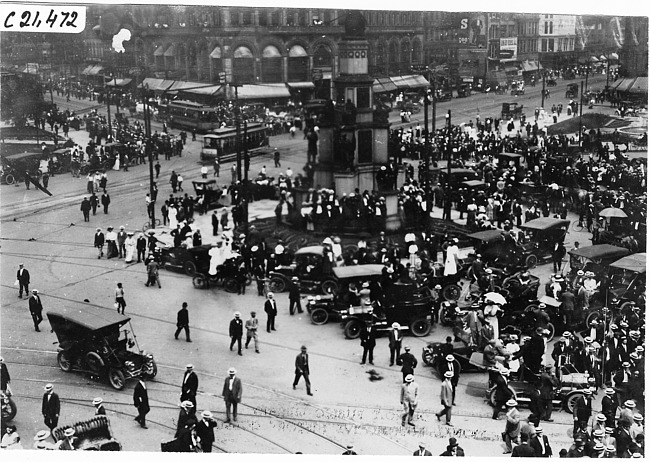 View of Campus Martius at start of 1909 Glidden Tour, Detroit, Mich.