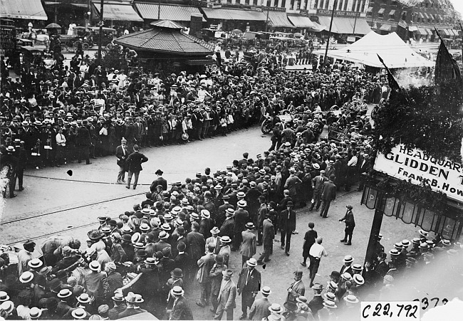 Crowd parted for Moline car at start of 1909 Glidden Tour, Detroit, Mich.