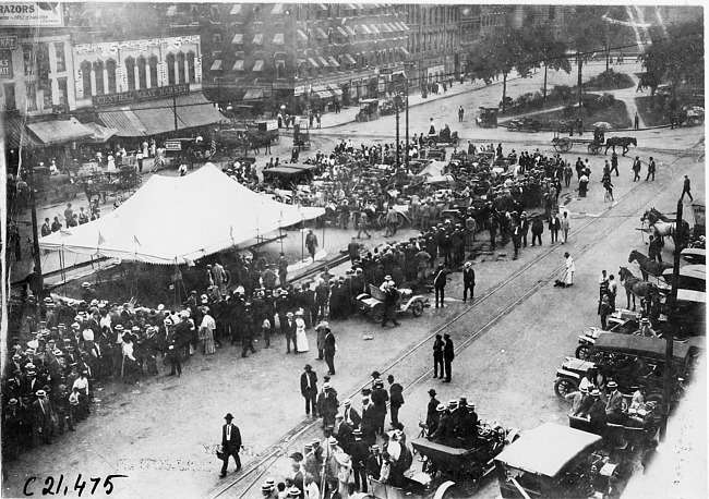 General view of race preparations for the 1909 Glidden Tour, Detroit, Mich.