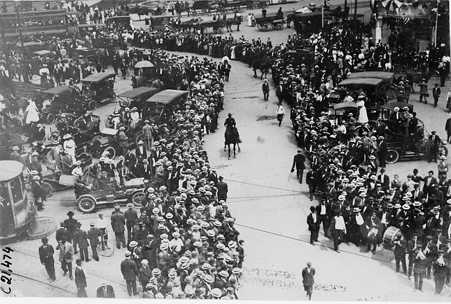 General view of start of the 1909 Glidden Tour, Detroit, Mich.