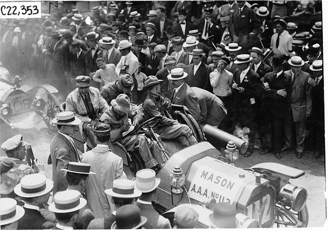 Mason car at start of the 1909 Glidden Tour, Detroit, Mich.