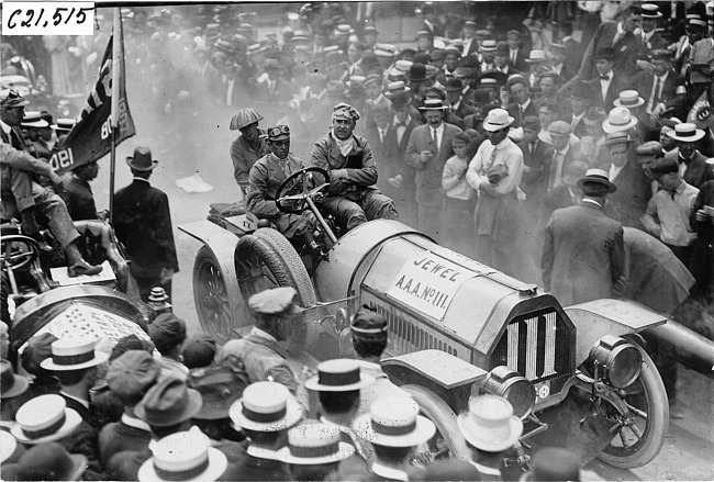 Jewell car at start of the 1909 Glidden Tour, Detroit, Mich.