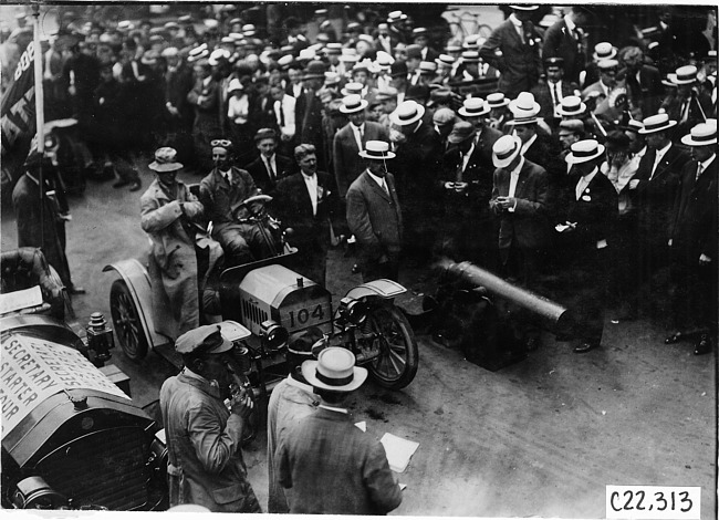 F.A. Trinkle in Brush runabout at start of the 1909 Glidden Tour, Detroit, Mich.