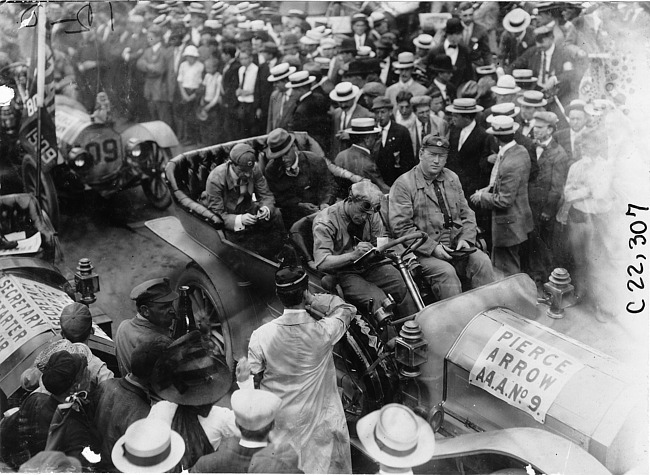 W.A. Winchester in Pierce-Arrow car at start of the 1909 Glidden Tour, Detroit, Mich.