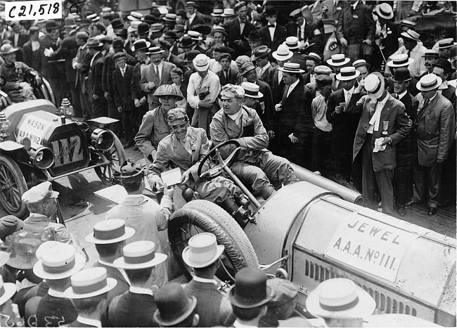 Jack Shimp in Jewell car at start of the 1909 Glidden Tour, Detroit, Mich.