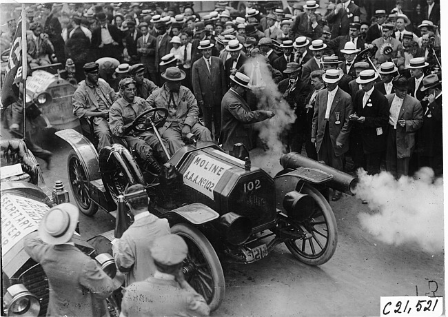 S. Gregory in Moline car at start of the 1909 Glidden Tour, Detroit, Mich.