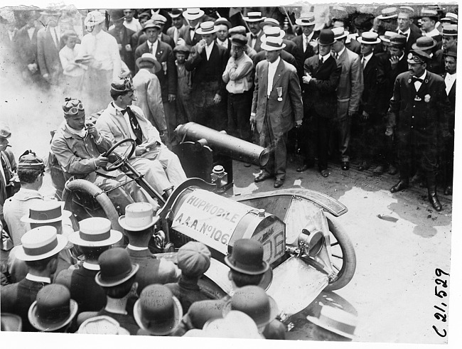 Steinman in Hupmobile car at start of the 1909 Glidden Tour, Detroit, Mich.