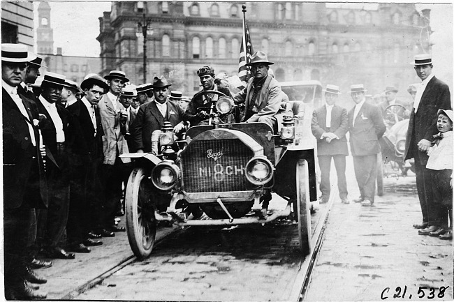 George Wilcox in Regal car and C.J. Glidden at start of the 1909 Glidden Tour, Detroit, Mich.
