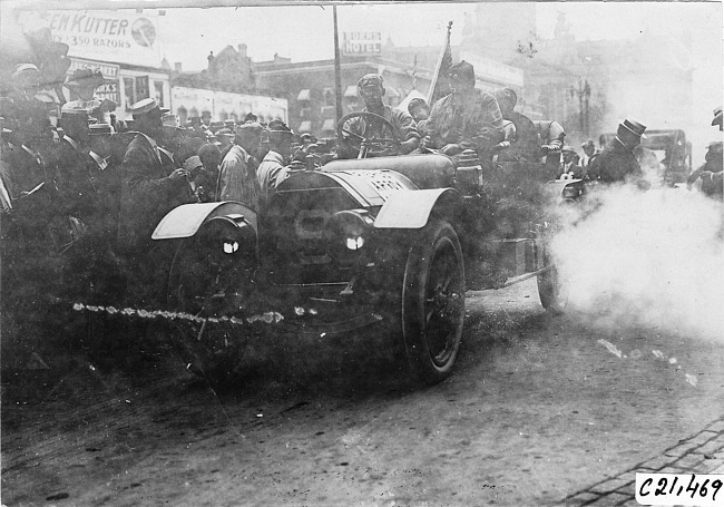 W.F. Winchester in Pierce-Arrow car at start of the 1909 Glidden Tour, Detroit, Mich.