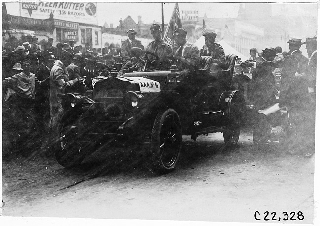 Gregory in Maxwell car at start of the 1909 Glidden Tour, Detroit, Mich.