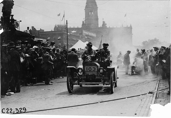 D.B. Huss at start of the 1909 Glidden Tour, Detroit, Mich.