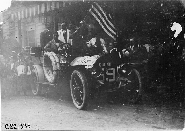 Chairman Hower next to Premier car at start of the 1909 Glidden Tour, Detroit, Mich.