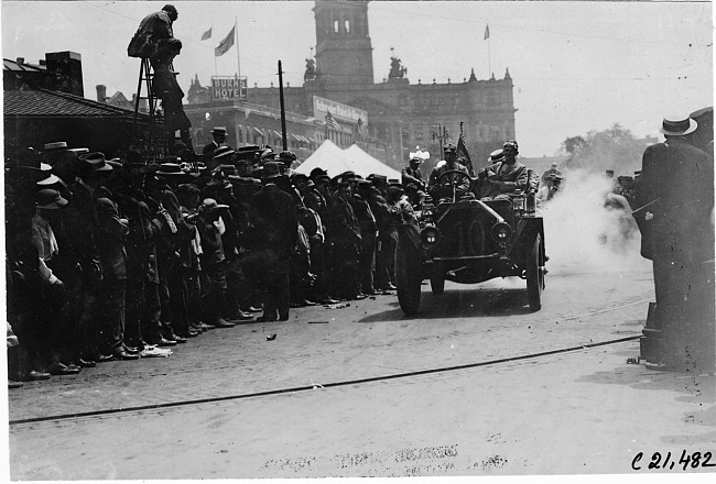 A.Y. Bartholomew in Glide car at start of the 1909 Glidden Tour, Detroit, Mich.