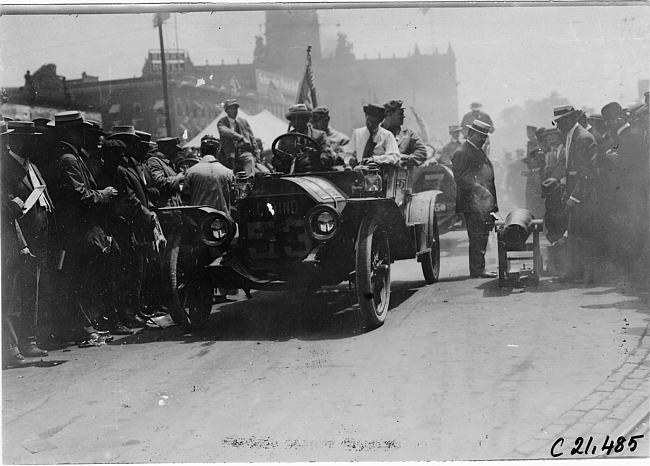 H.L. Smith at start of the 1909 Glidden Tour, Detroit, Mich.