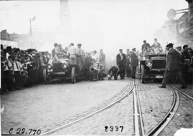 Studebaker press car at start of the 1909 Glidden Tour, Detroit, Mich.