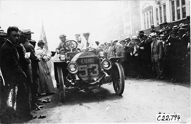 Premier car at start of the 1909 Glidden Tour, Detroit, Mich.