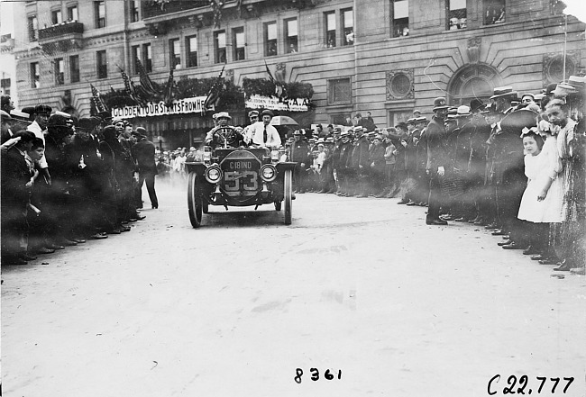 Premier car passing Pontchartrain Hotel at start of the 1909 Glidden Tour, Detroit, Mich.