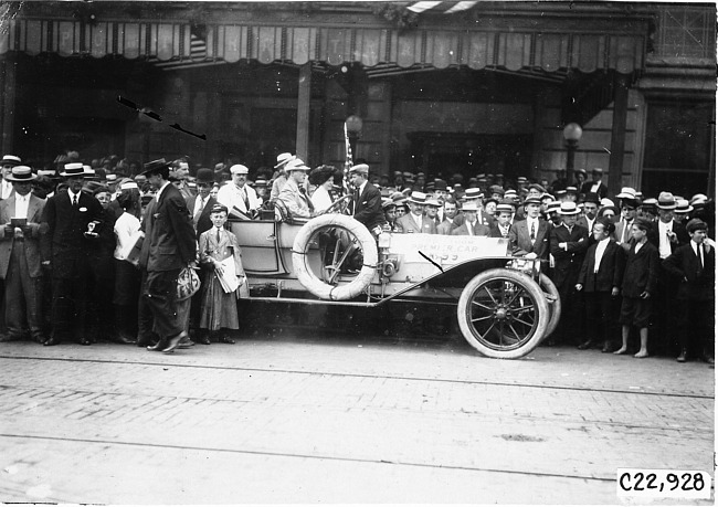 Premier car in front of Pontchartrain Hotel at start of the 1909 Glidden Tour, Detroit, Mich.