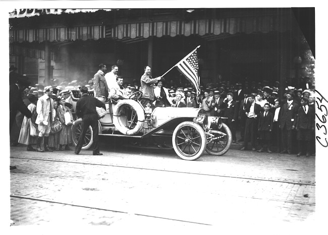 Premier car in front of Pontchartrain Hotel at start of the 1909 Glidden Tour, Detroit, Mich.