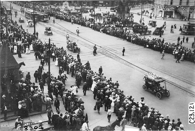 Decorated car, 1909 Glidden Tour automobile parade, Detroit, Mich.