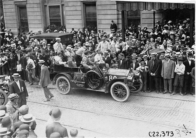 Studebaker car at start of the 1909 Glidden Tour, Detroit, Mich.