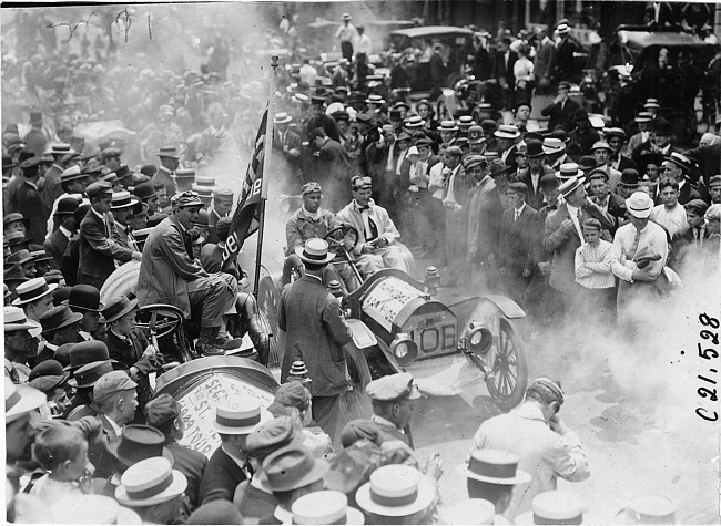 Frank Steinman in Hupmobile car at start of the 1909 Glidden Tour, Detroit, Mich.